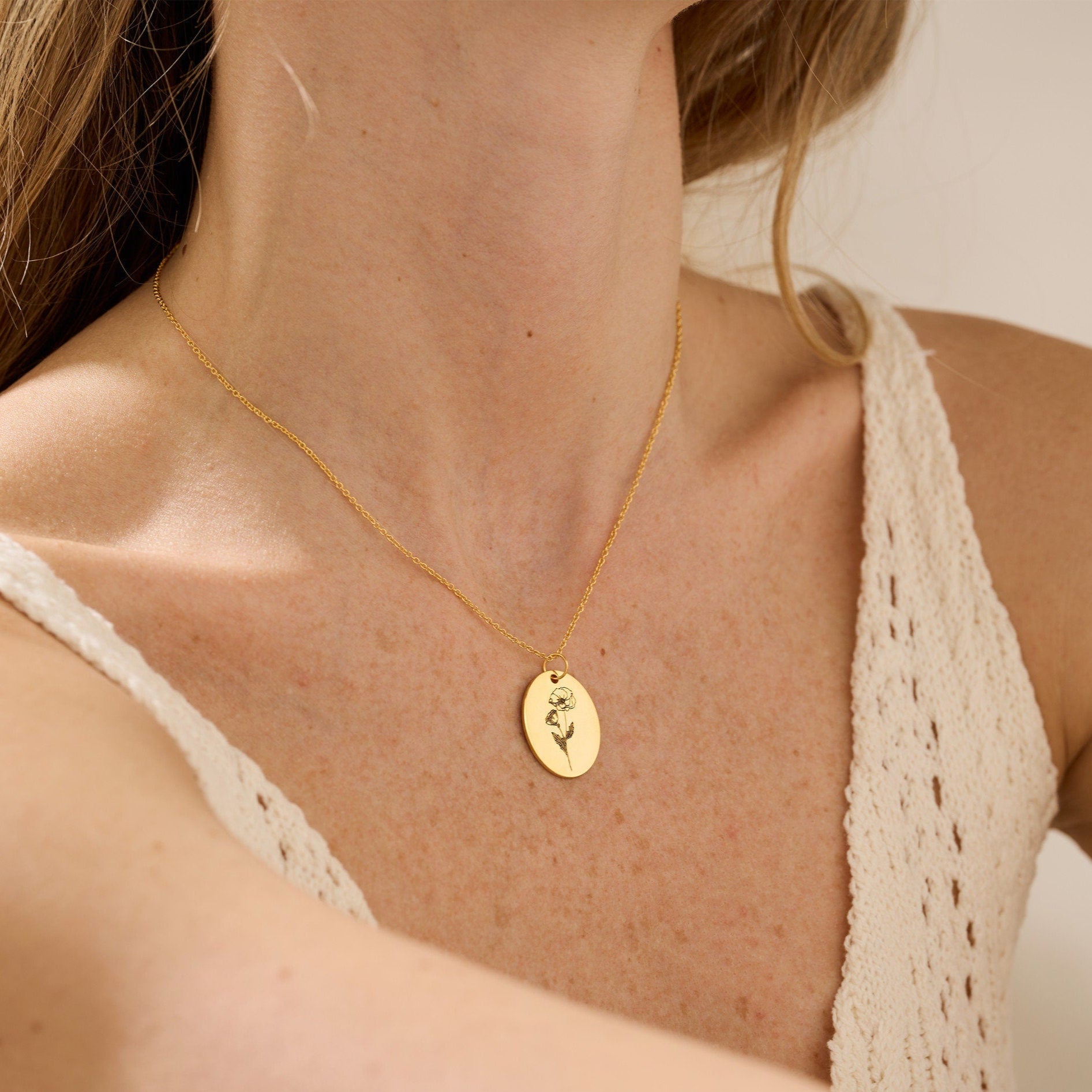 Engraved Floral Pendent Necklace