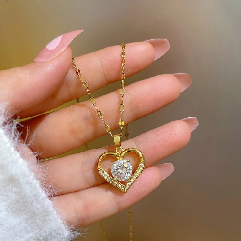 18К necklace with a heart-shaped pendant