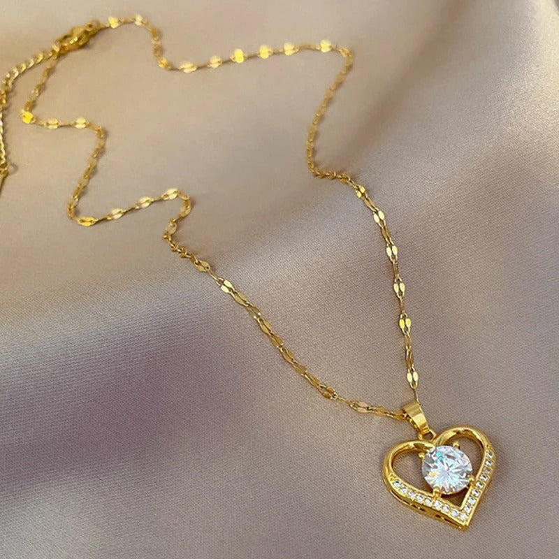 18К necklace with a heart-shaped pendant