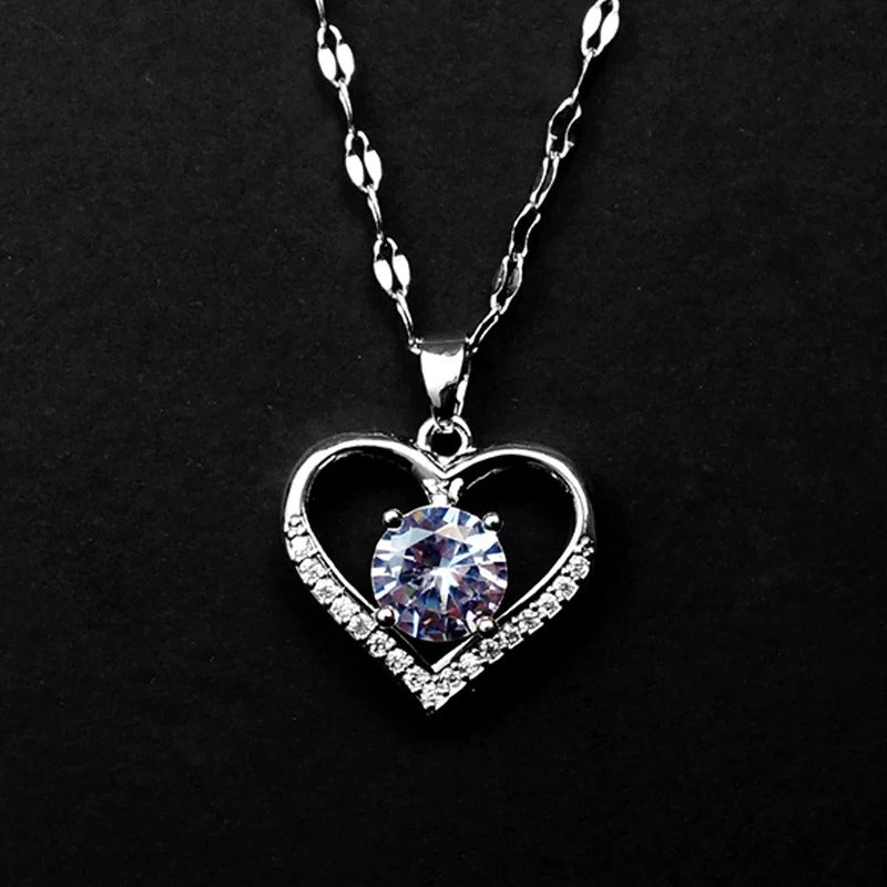 18К necklace with a heart-shaped pendant